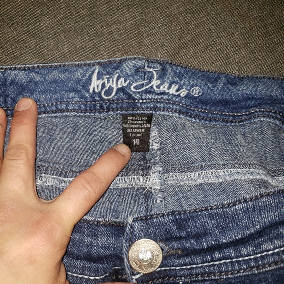 AIRYA JEANS - Picture 2 of 3
